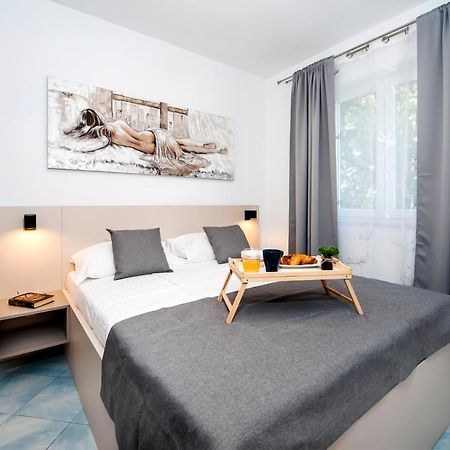 F&R Apartments II 로비니 외부 사진