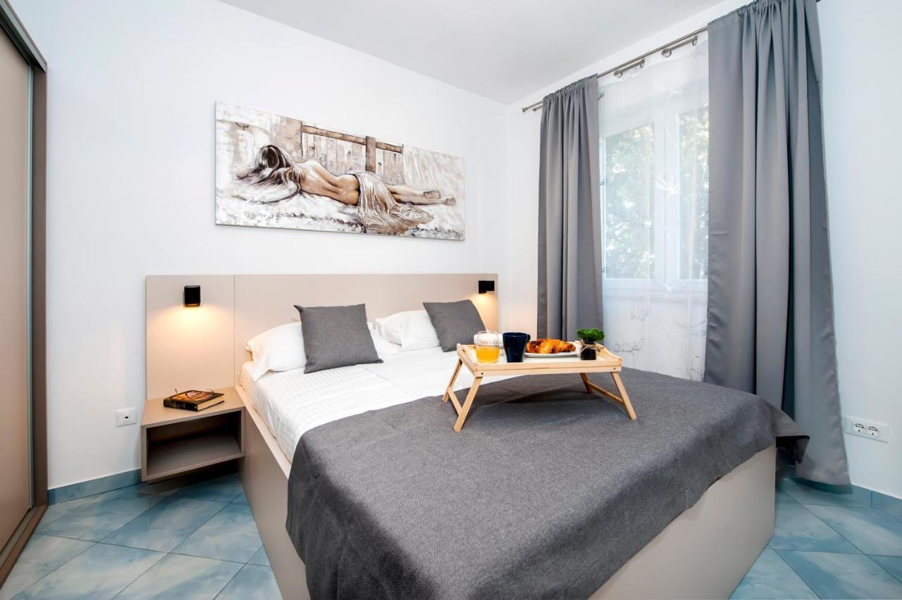 F&R Apartments II 로비니 외부 사진